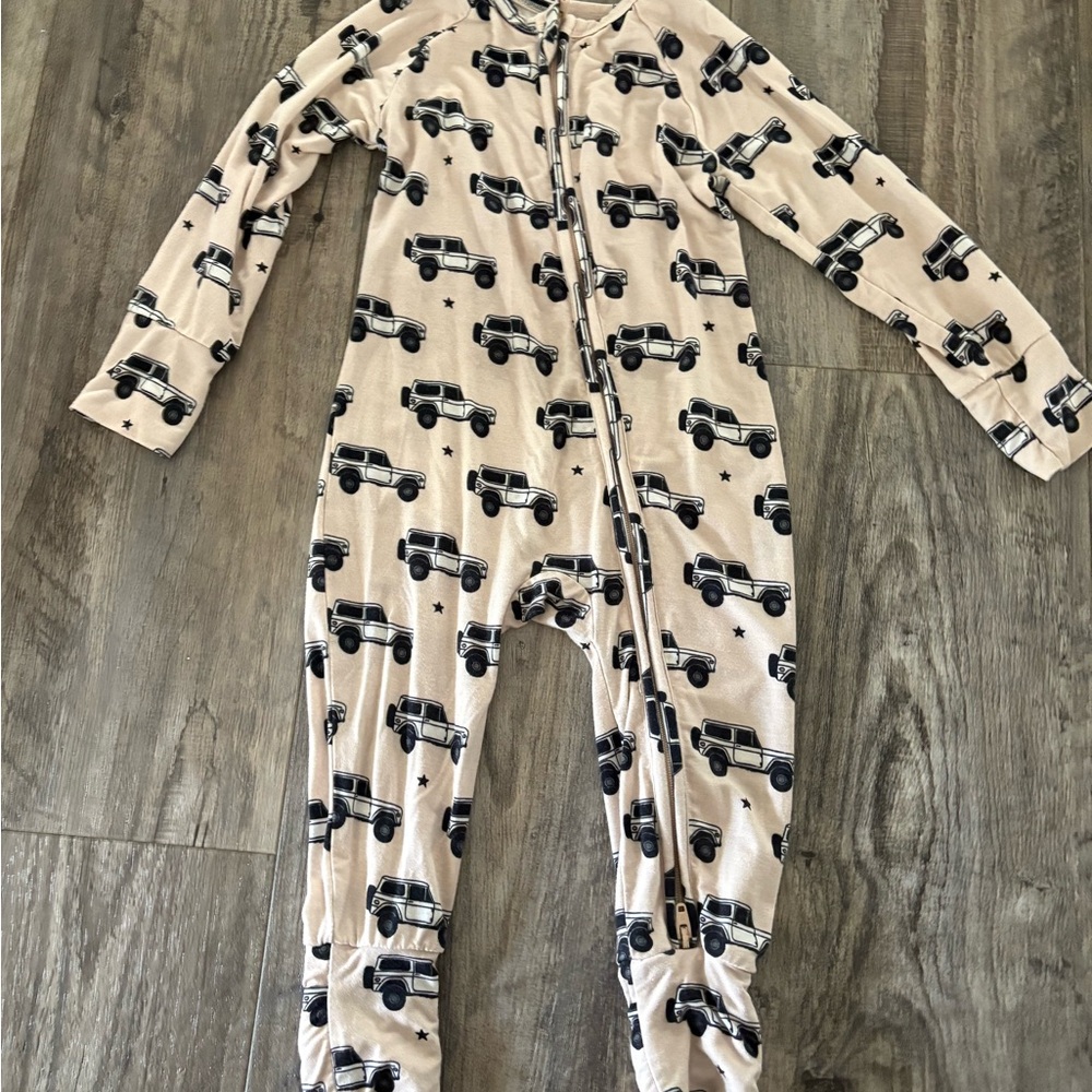 In my Jammers Beige and Black Car Print Footie